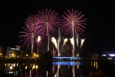 NAVIDAD Y AÑO NUEVO-CARLOS PAZ