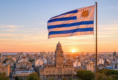 MONTEVIDEO + TERMAS DEL GUAYCHÚ